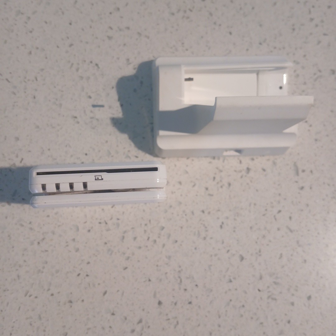 Clover Go RP457 A Contactless Chip Swipe Card Reader White With Charging Dock