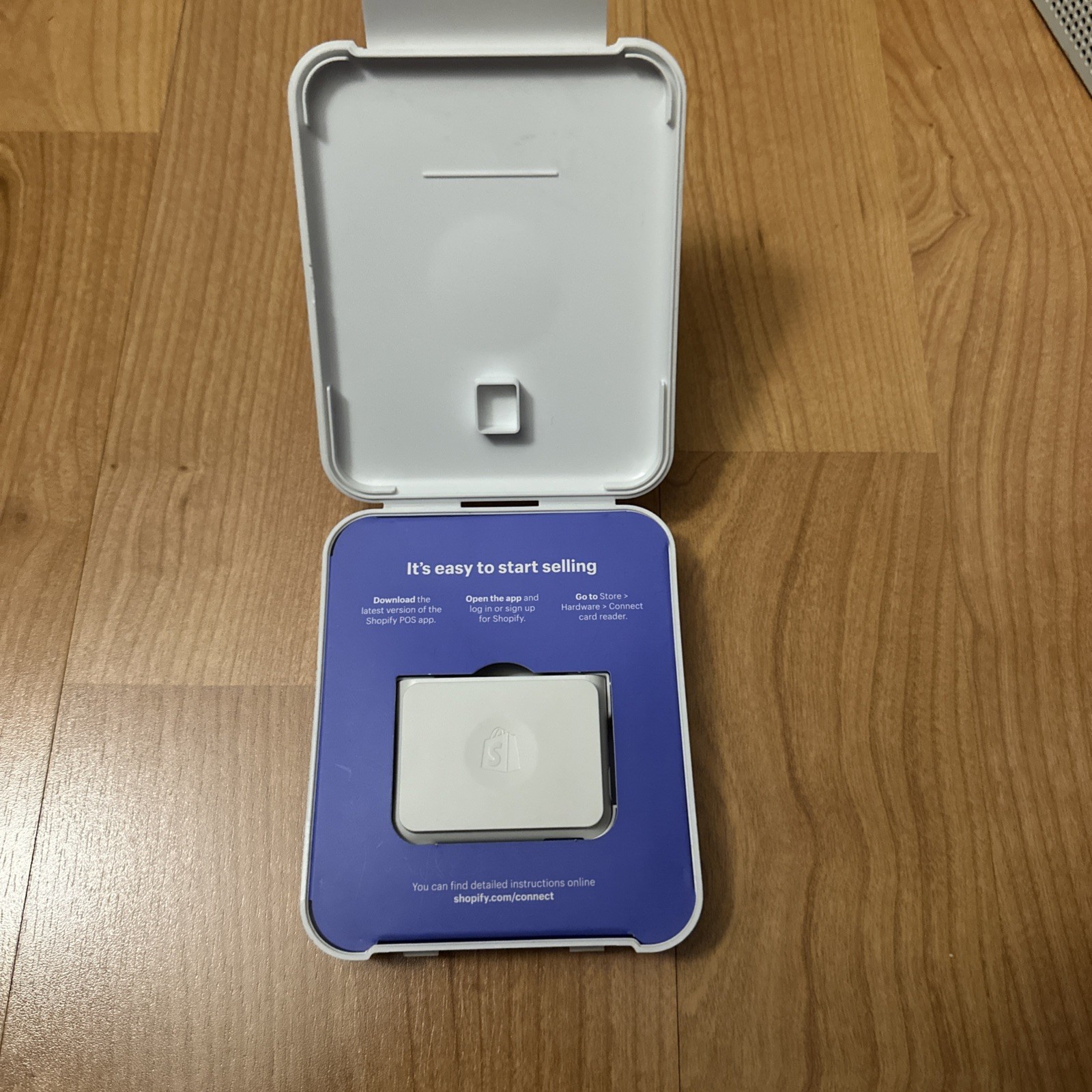 Shopify Chip and Swipe Credit Card Reader White Model S1701 New in Box