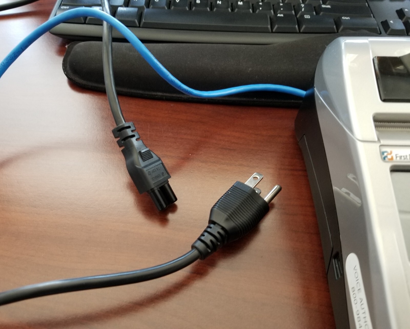 First Data FD130 Credit Card Terminal with Cables and Adapter