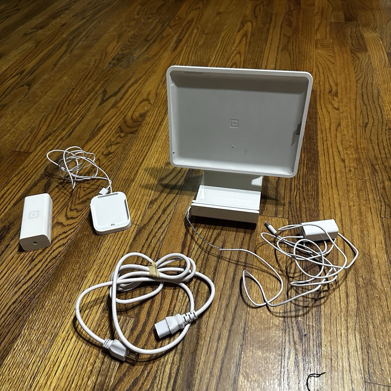 Square Stand 1st Gen POS Terminal with Reader & Power Cables – AS IS / NO IPAD