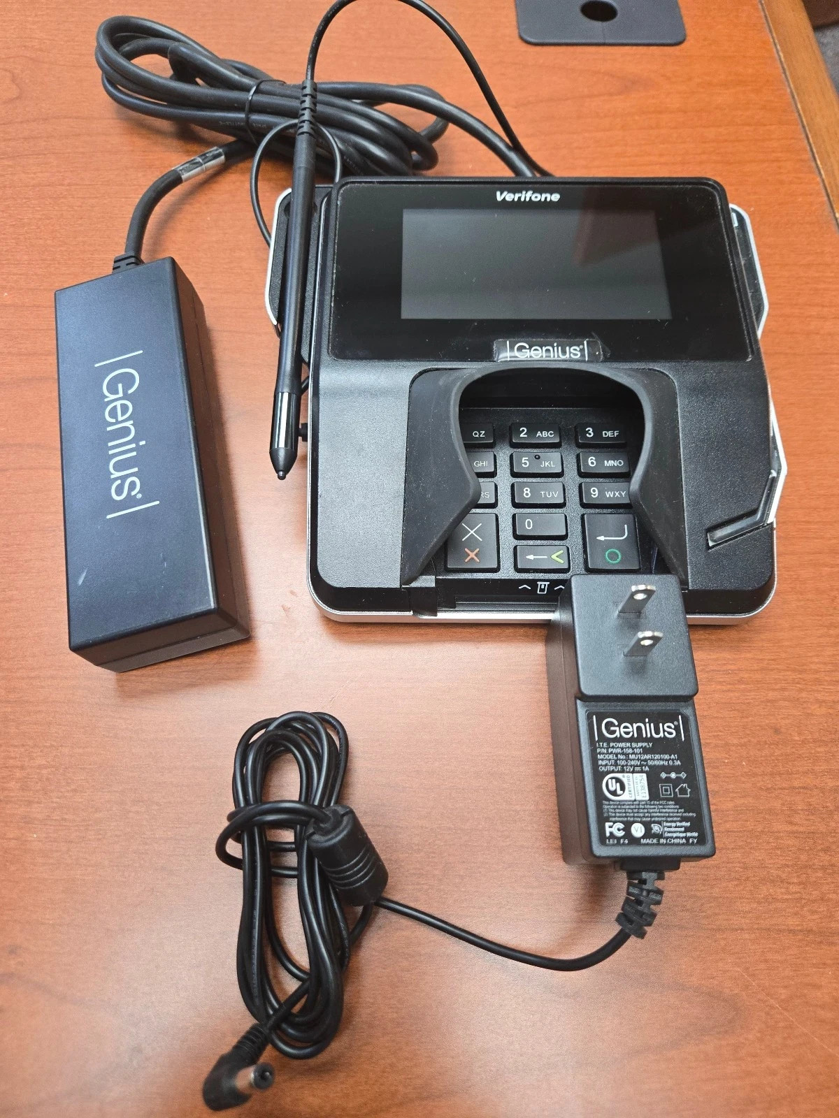 Verifone Credit Card Terminals+ GENIUS PLATFORM MX915 with hub and power cord