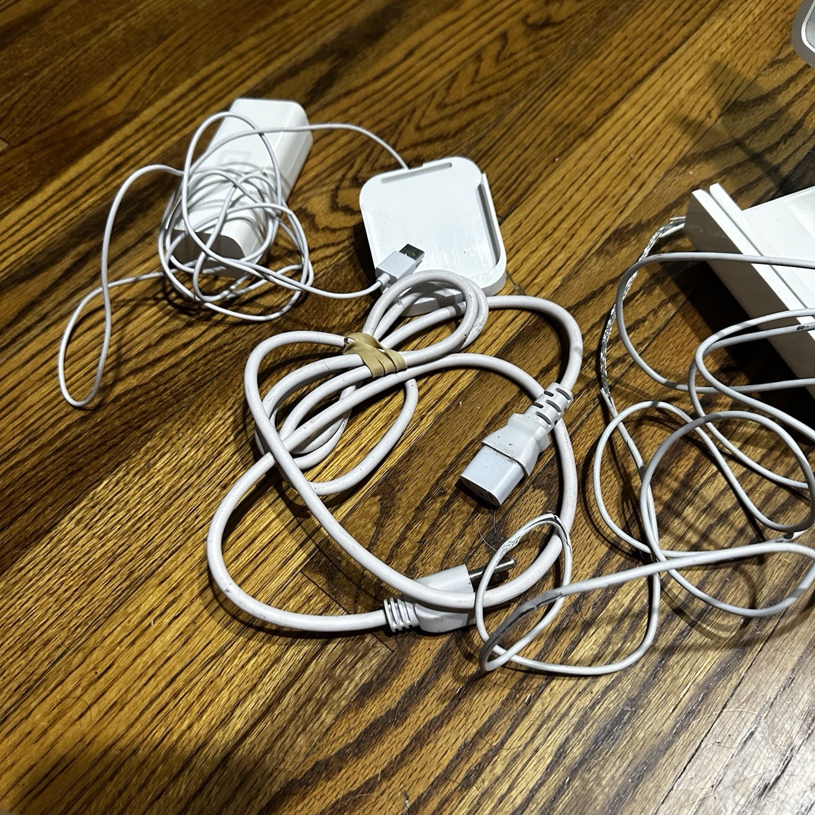 Square Stand 1st Gen POS Terminal with Reader & Power Cables – AS IS / NO IPAD