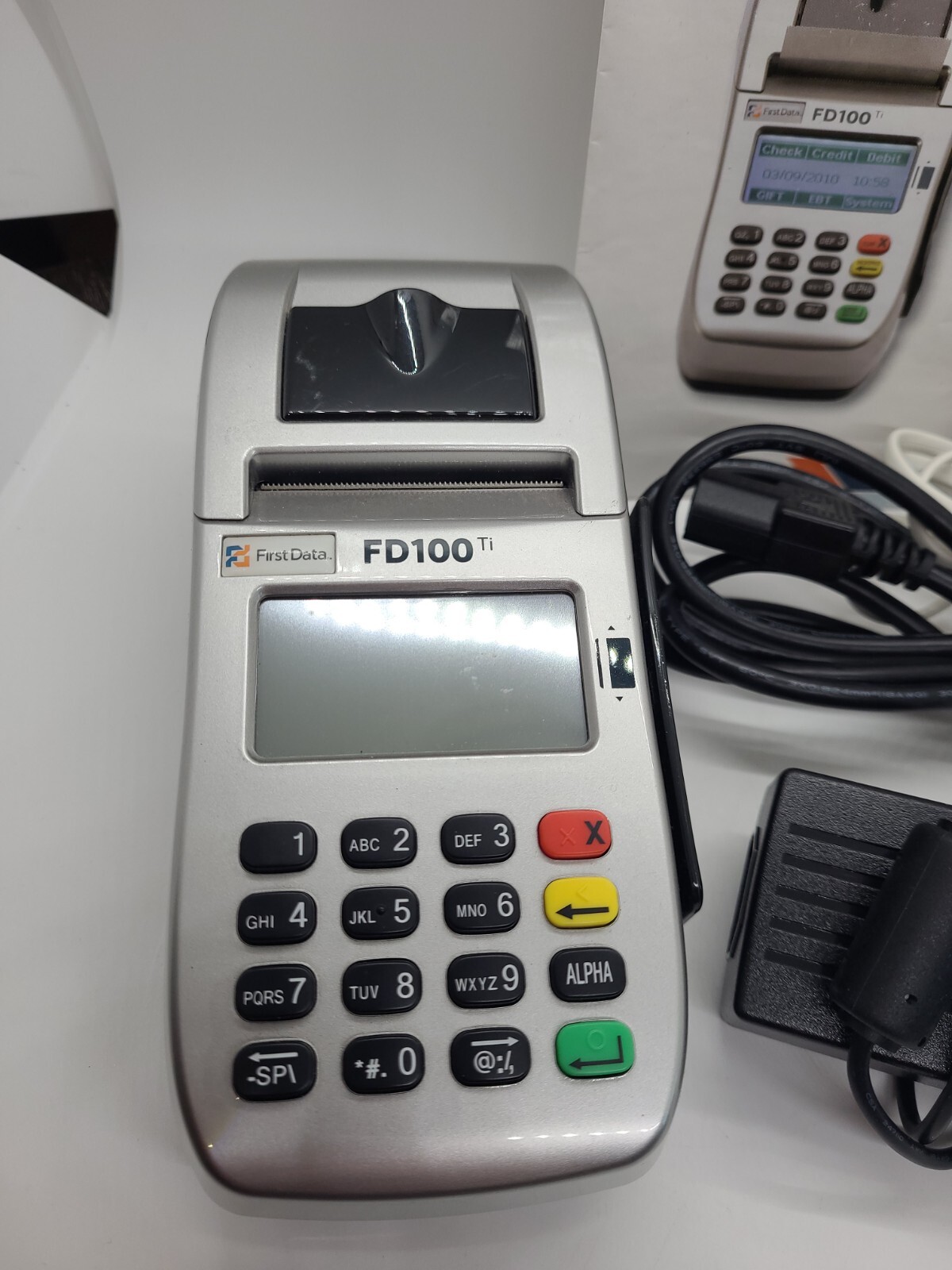 First Data FD100ti Credit Card Terminal Powers On – Untested