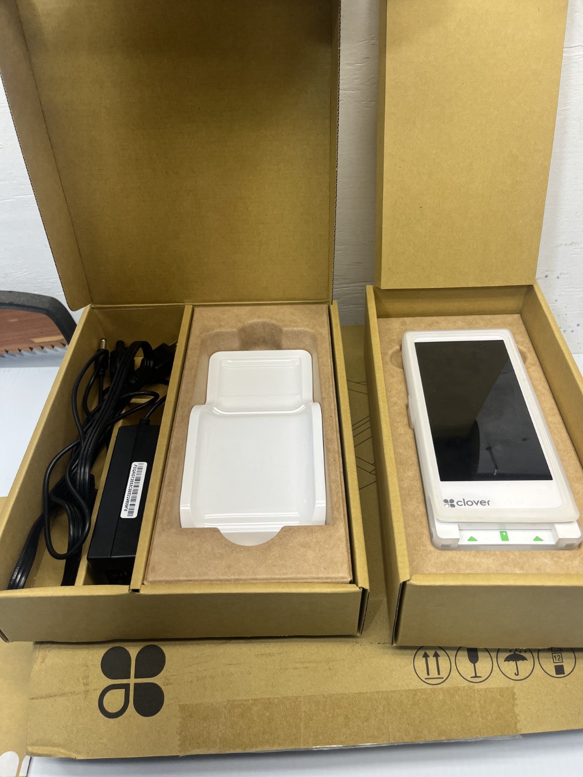 Clover Flex 3 Handheld POS System/C405 + Wireless Cradle K405 + Charger Adapter