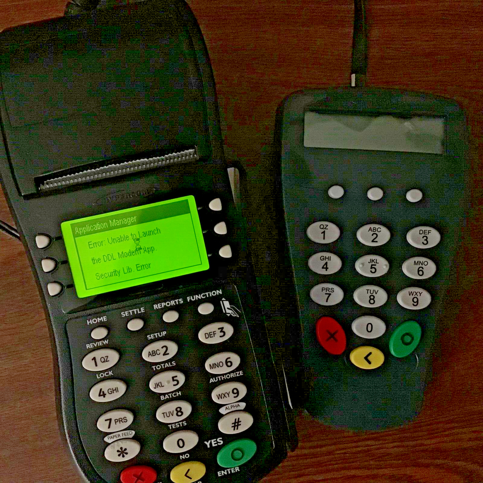 Credit Card Terminal Hypercom T4205 Black Portable Wired 24MB LCD 19-Key Buttons