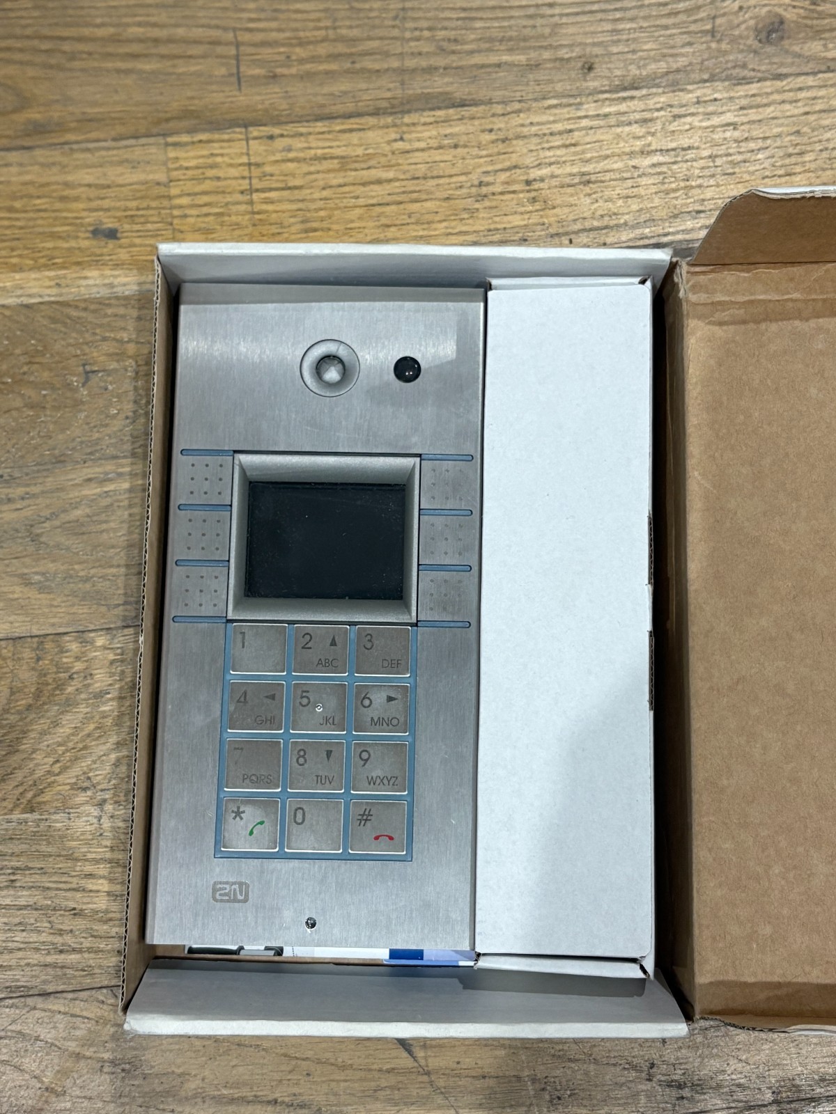 01319-001 – 2N IP Vario 6-Button Intercom System with Camera, Display & Keypad