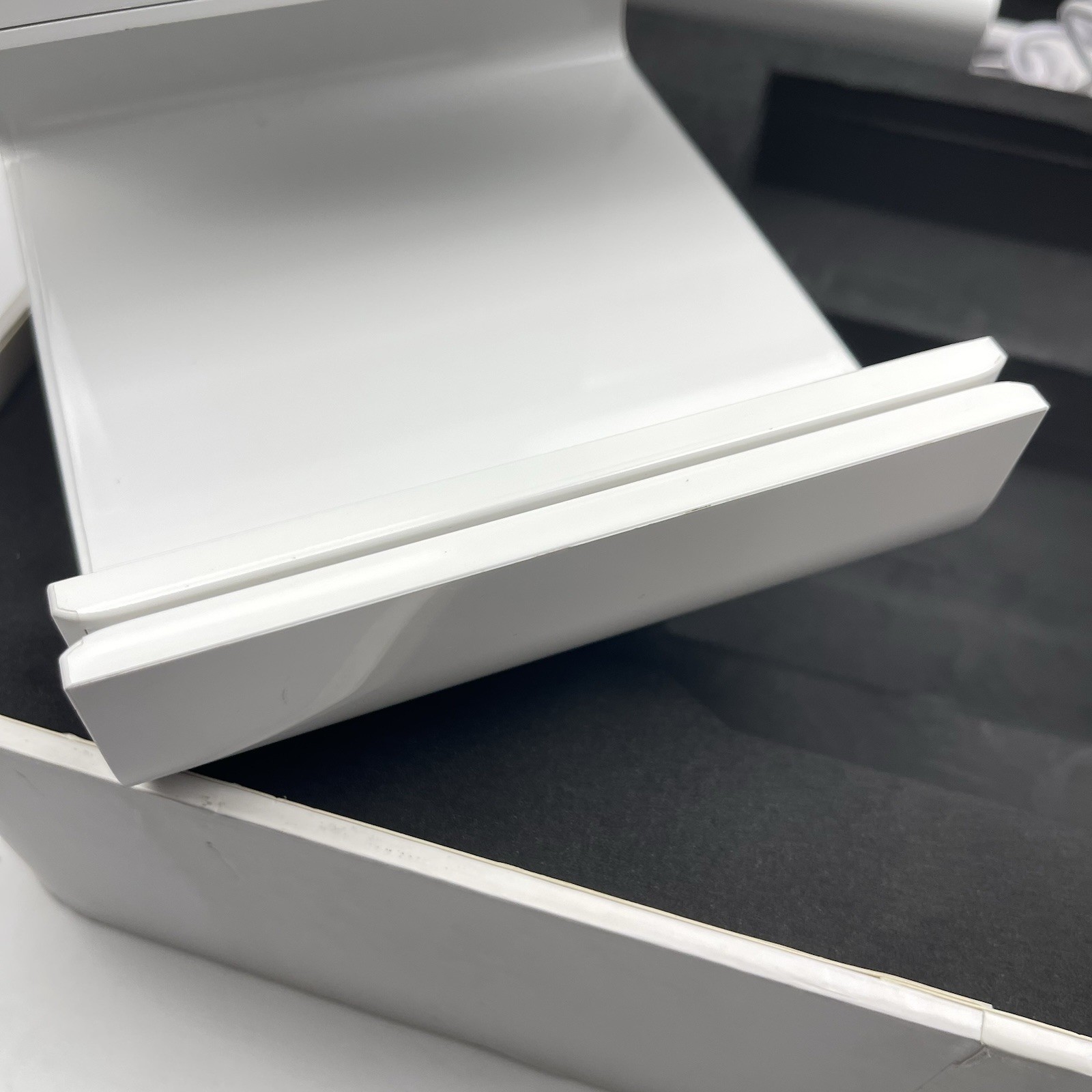 Square Stand for 9.7″ iPad POS Terminal Model: S089 (1st Gen) – White