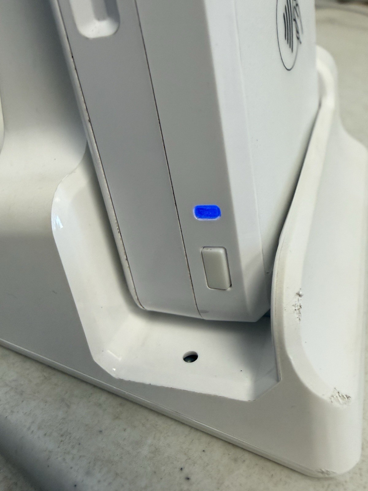 Clover Go RP457 A Contactless Chip Swipe Card Reader White With Charging Dock