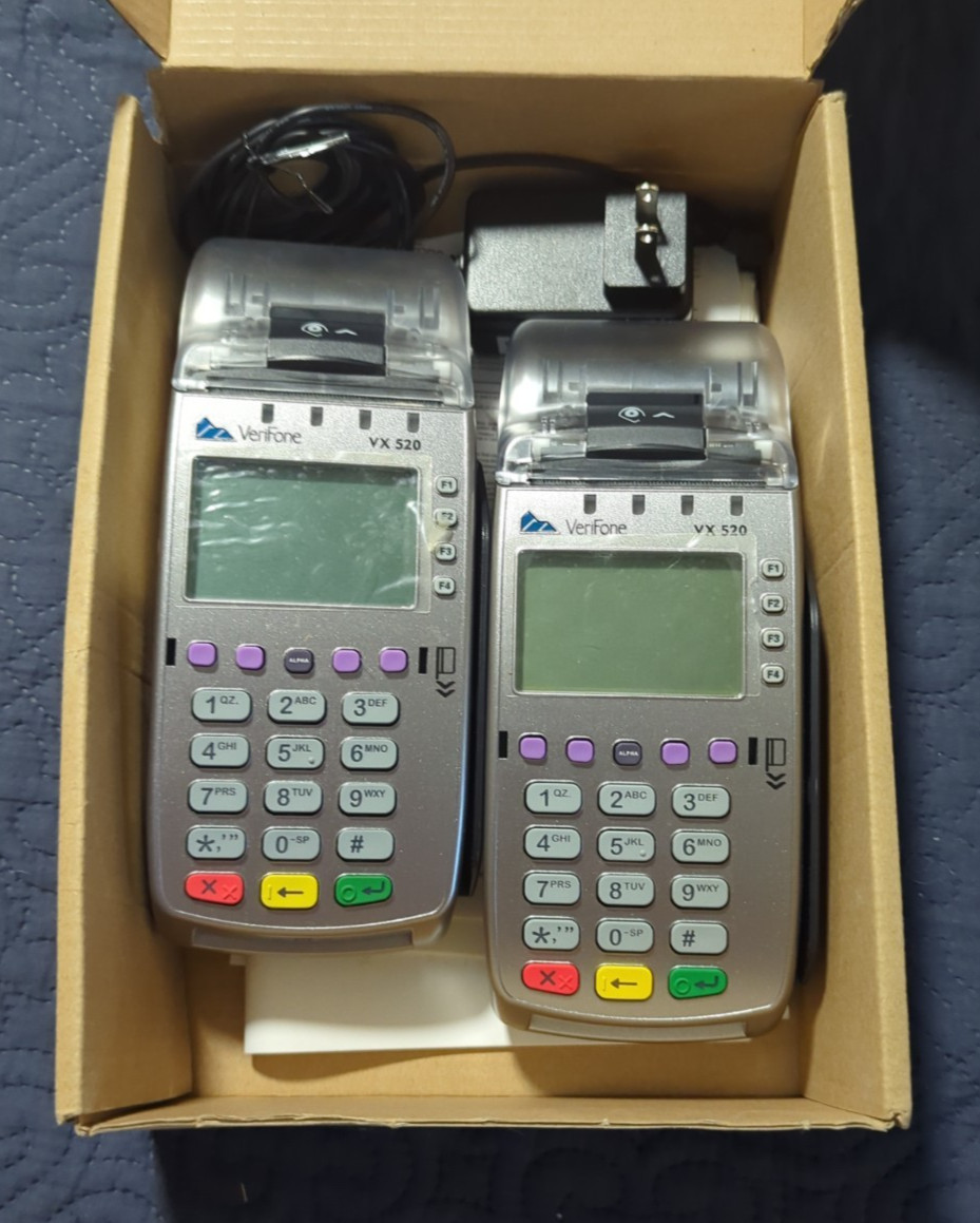 Lot of 2 VeriFone Vx 520 POS Debit / Credit Card Terminal Powers On