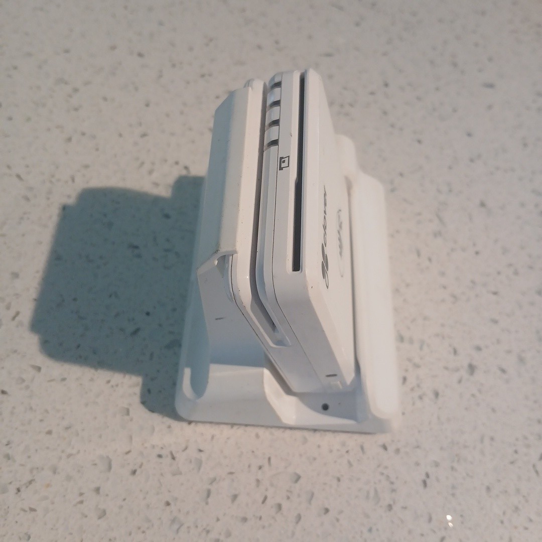 Clover Go RP457 A Contactless Chip Swipe Card Reader White With Charging Dock