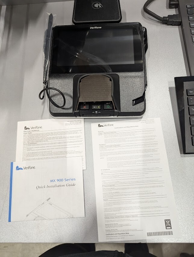 VeriFone MX 925 PCI 4.x 7″ Touchscreen Terminal – External CTLS Installed New