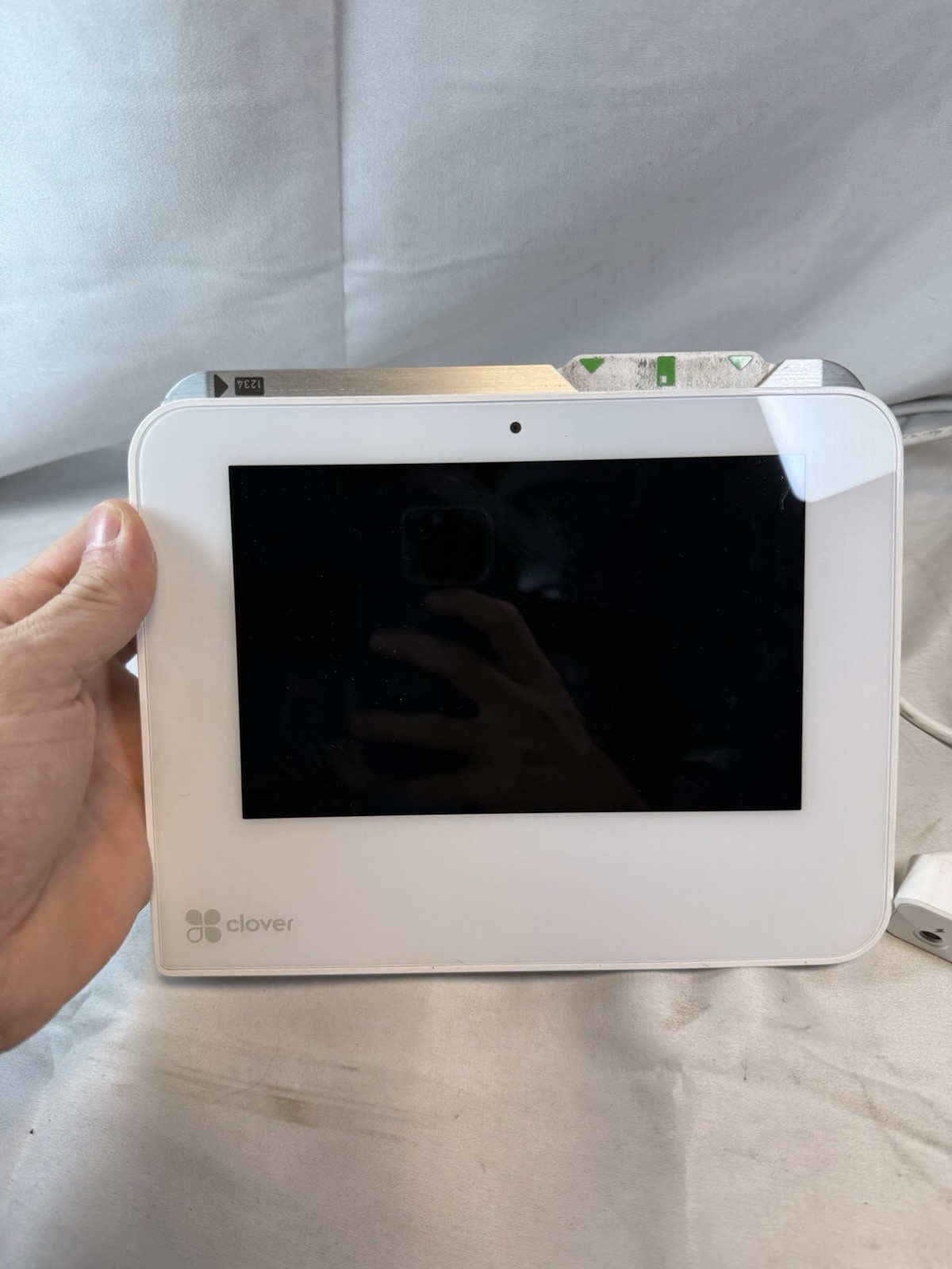 Clover Mini Wi-Fi C300 POS System + USB-C Triangle Hub (Powers On)