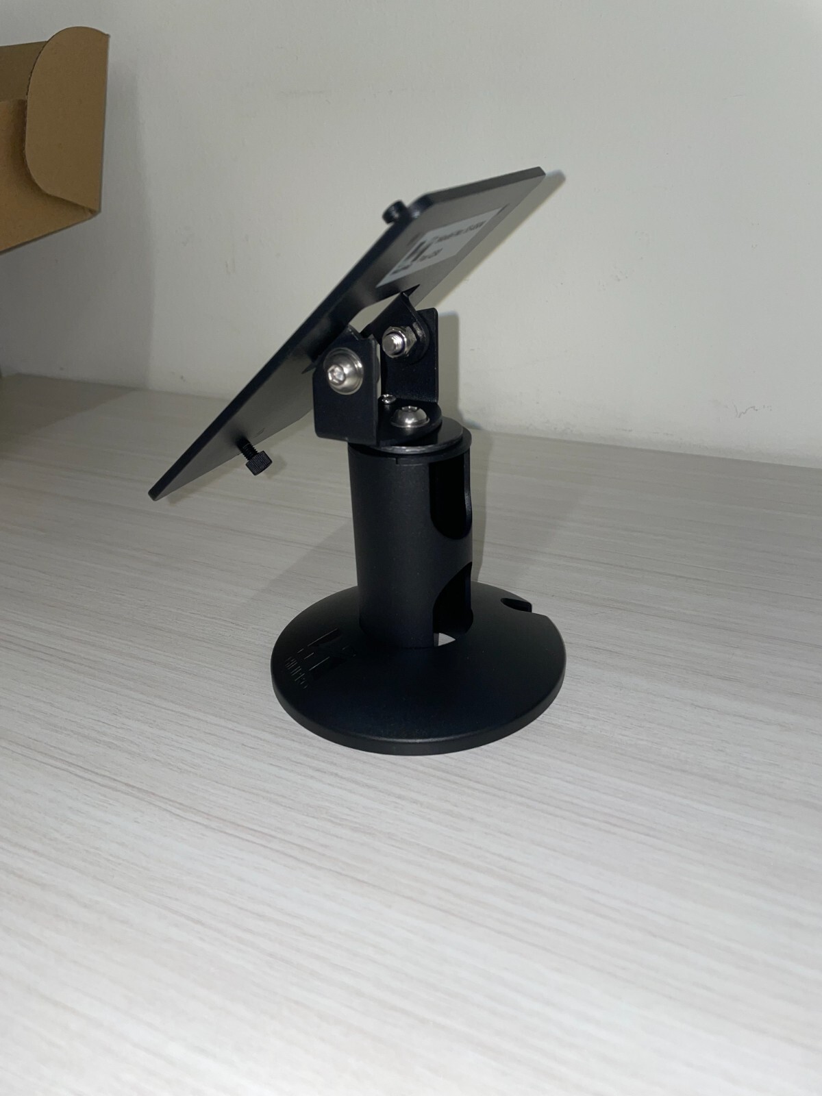 Pax Q30 Stand – Tilts/Swivels – Countertop