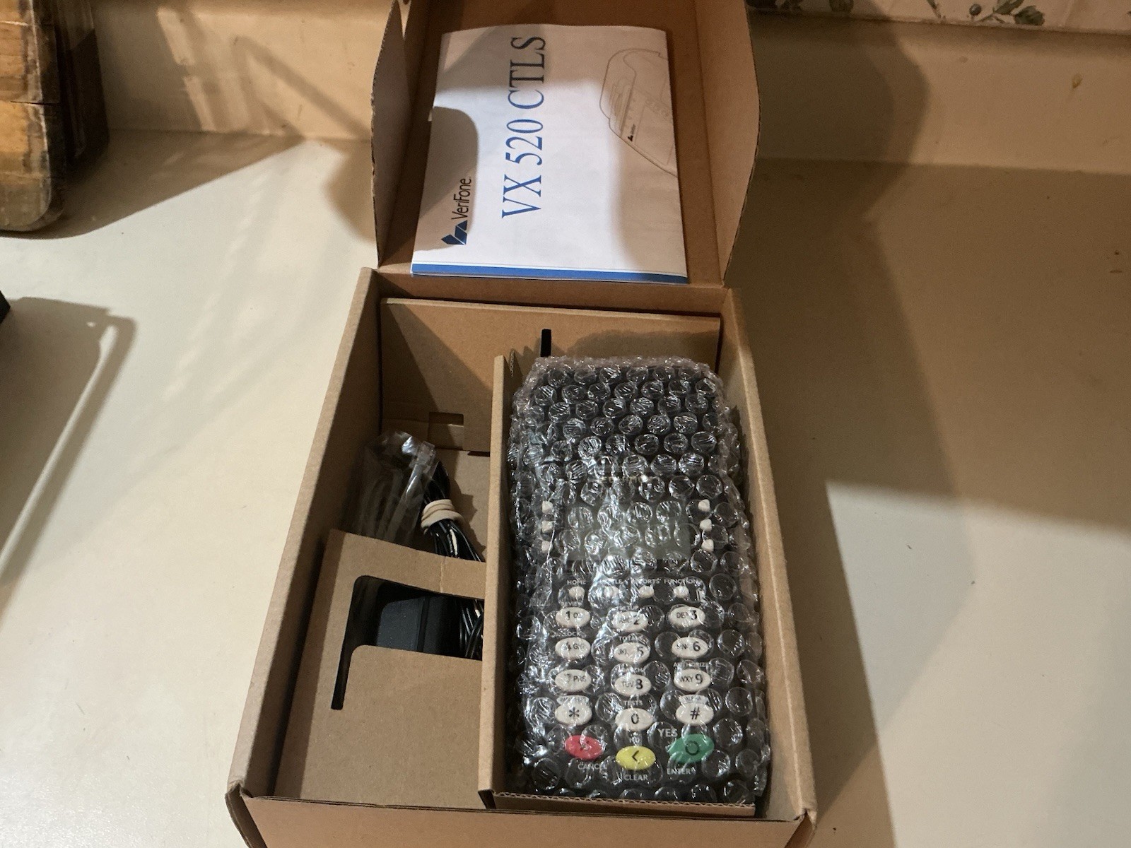 VeriFone VX 520 CTLS M252-653-AD-NAA-3~ W/ Original Box