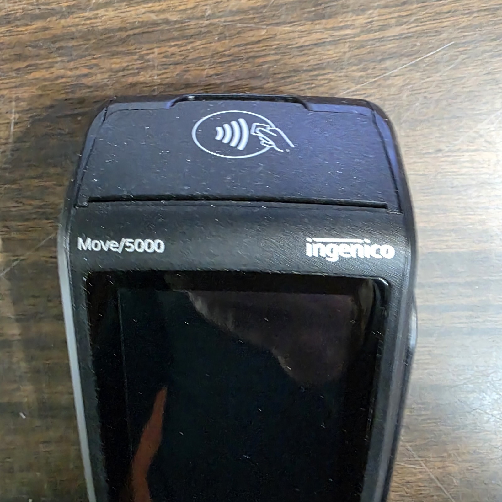 Ingenico Move/5000 Card Reader Terminal with charger. Batteries hold charge
