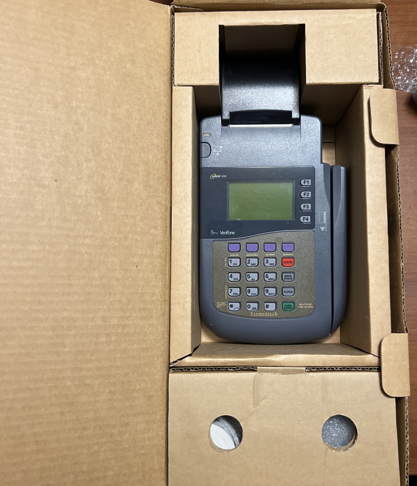 Veri-Fone, OMNI 3200 POS Terminal + (6) Paper Rolls, No Power Cable. 092-101-03