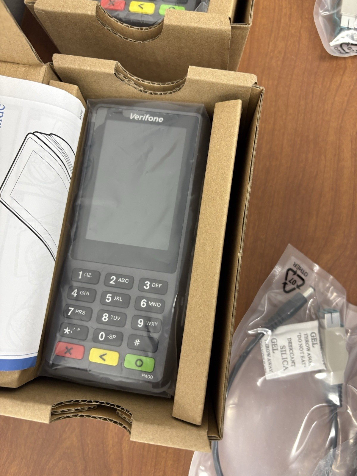 NEW Verifone P400 Plus Credit Card Reader Touchscreen w/ Cables