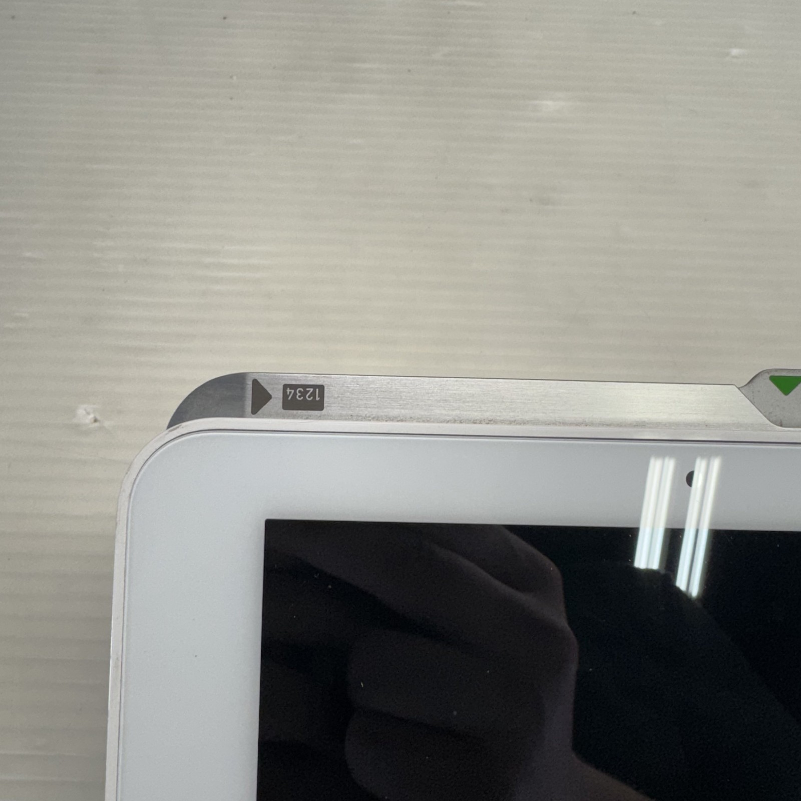 Clover POS Customer Display Screen w/ Hub & Cables White Touchscreen POWERS ON