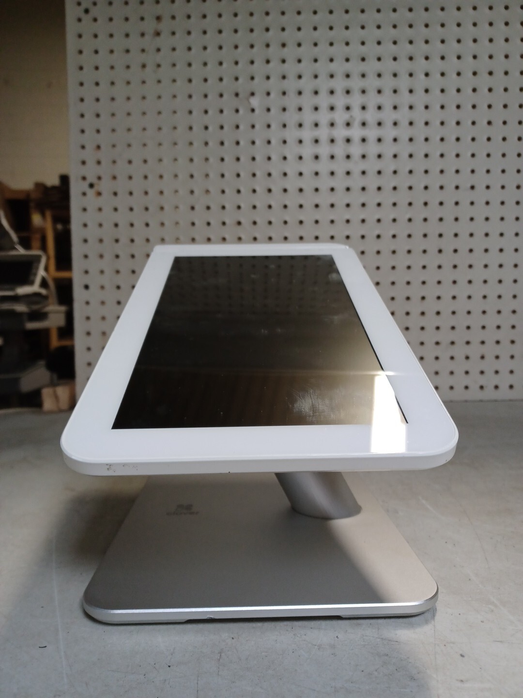 CLOVER C100 13″ Touch Screen POS System and 2x P100 Receipt Printers – UNTESTED