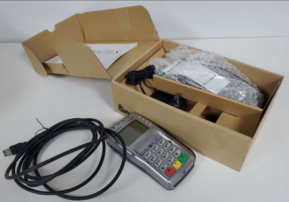 Lot of 2 VeriFone VX 520 CTLS Contactless Credit Card Terminal w VX 805 PIN PAD
