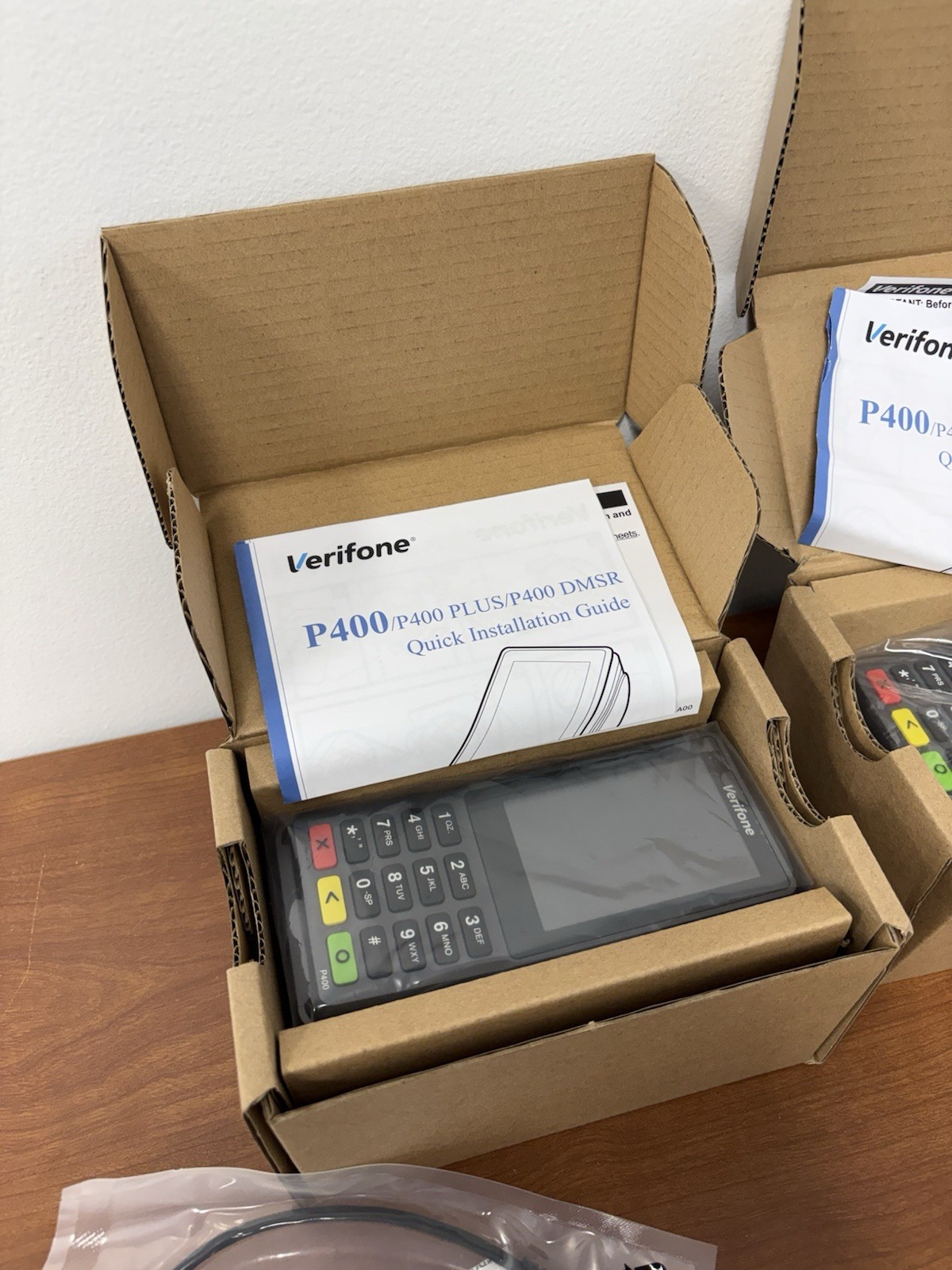 NEW Verifone P400 Plus Credit Card Reader Touchscreen w/ Cables