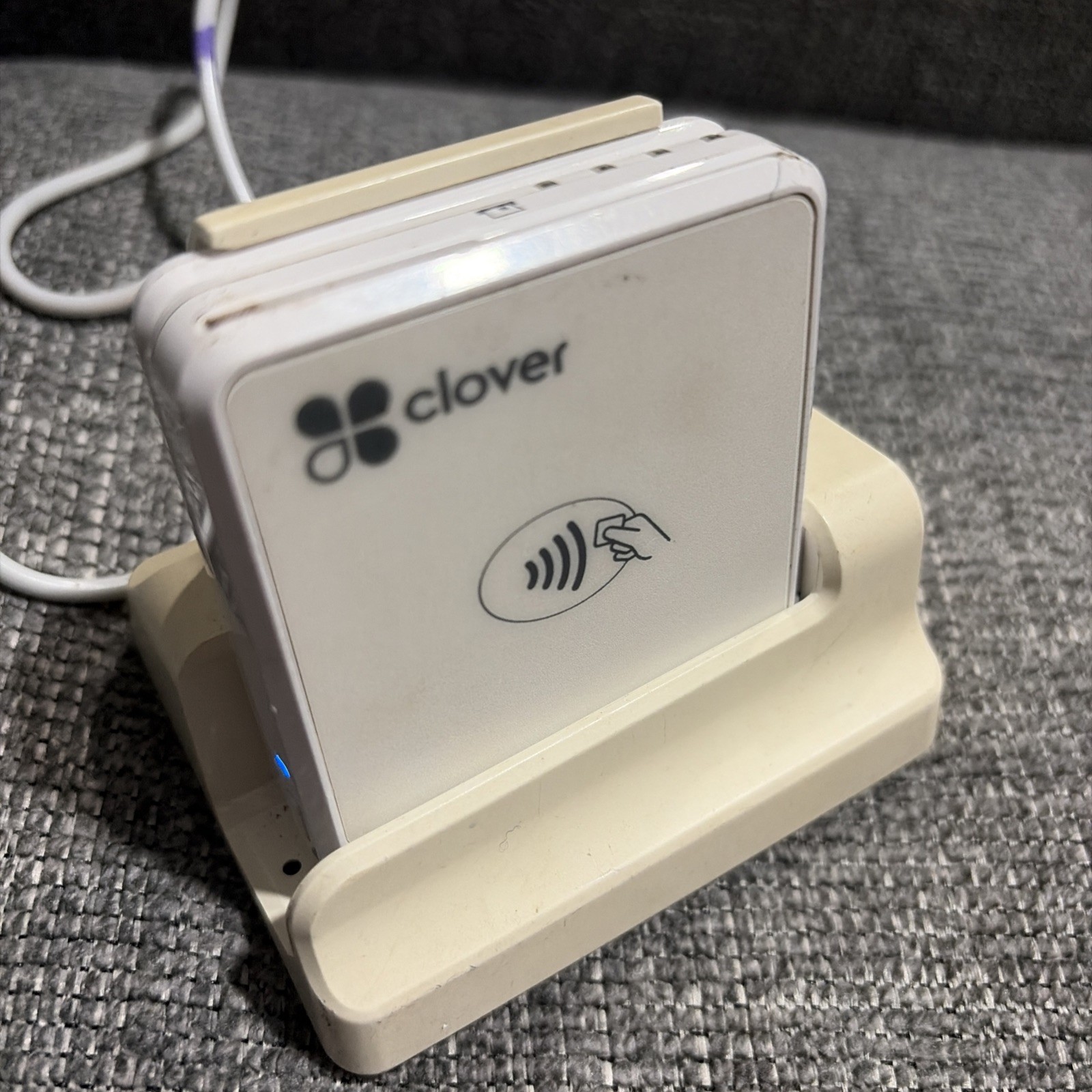 Clover Go RP457 A Contactless Chip Swipe Card Reader White W/Charging Dock cable