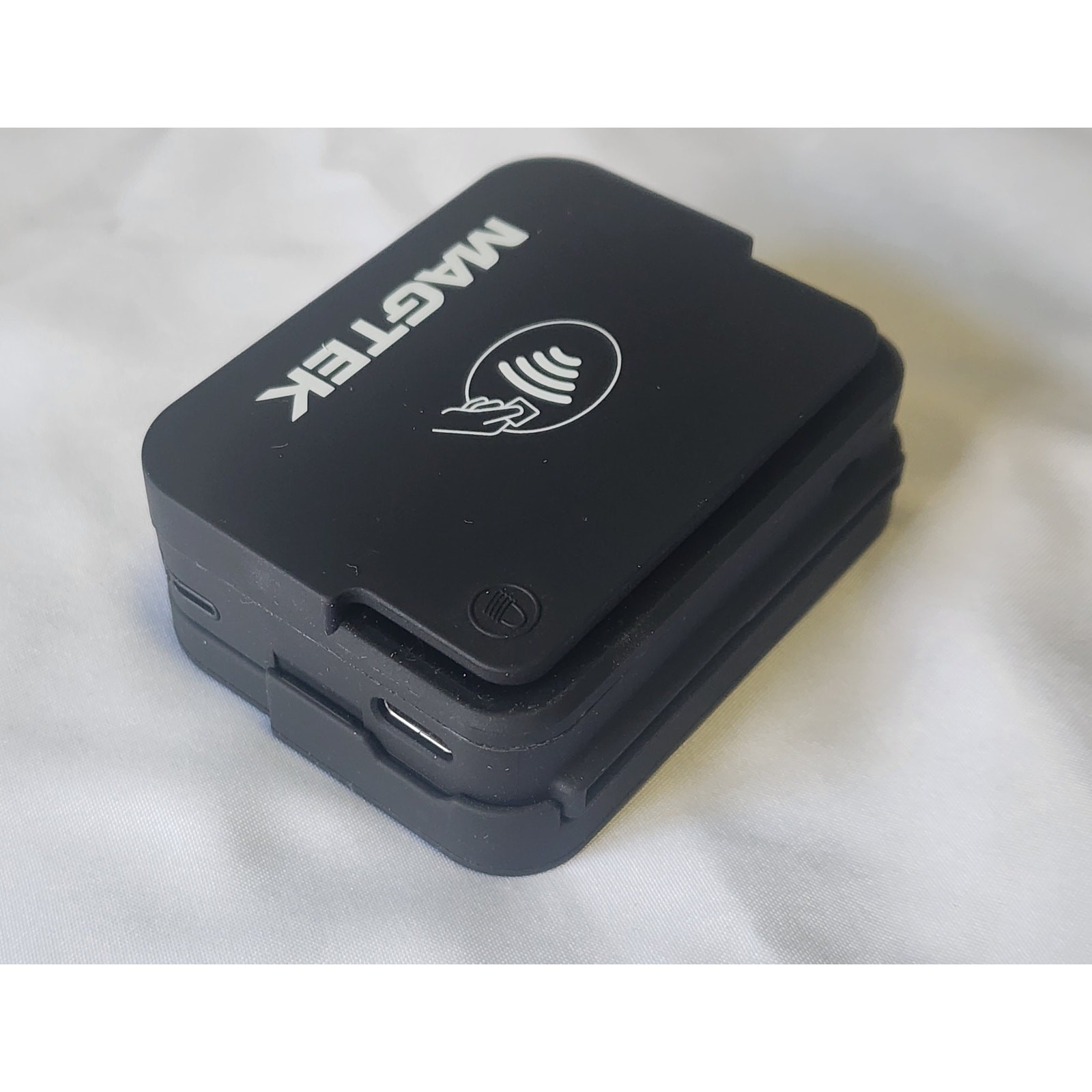 Magtek iDynamo 6 for IOS – Magnetic Card NFC Reader Mobile Payment iPhone iPad