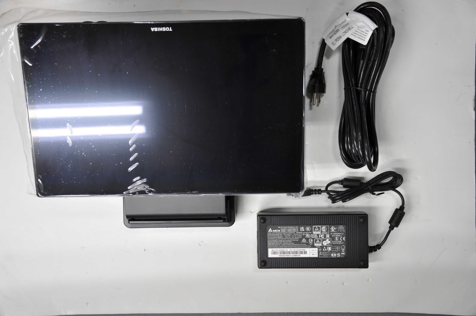 TOSHIBA TCX 810 E65, PROCESSOR: INTEL CORE I5, MEMORY 8GB RAM 256SSD 6201-E65-00