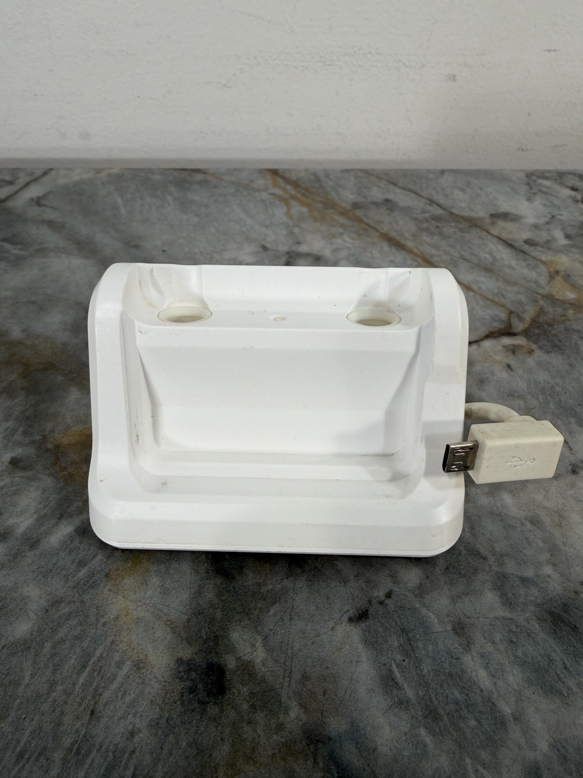 Clover Go RP457 A Contactless Chip Swipe Card Reader White With Charging Dock