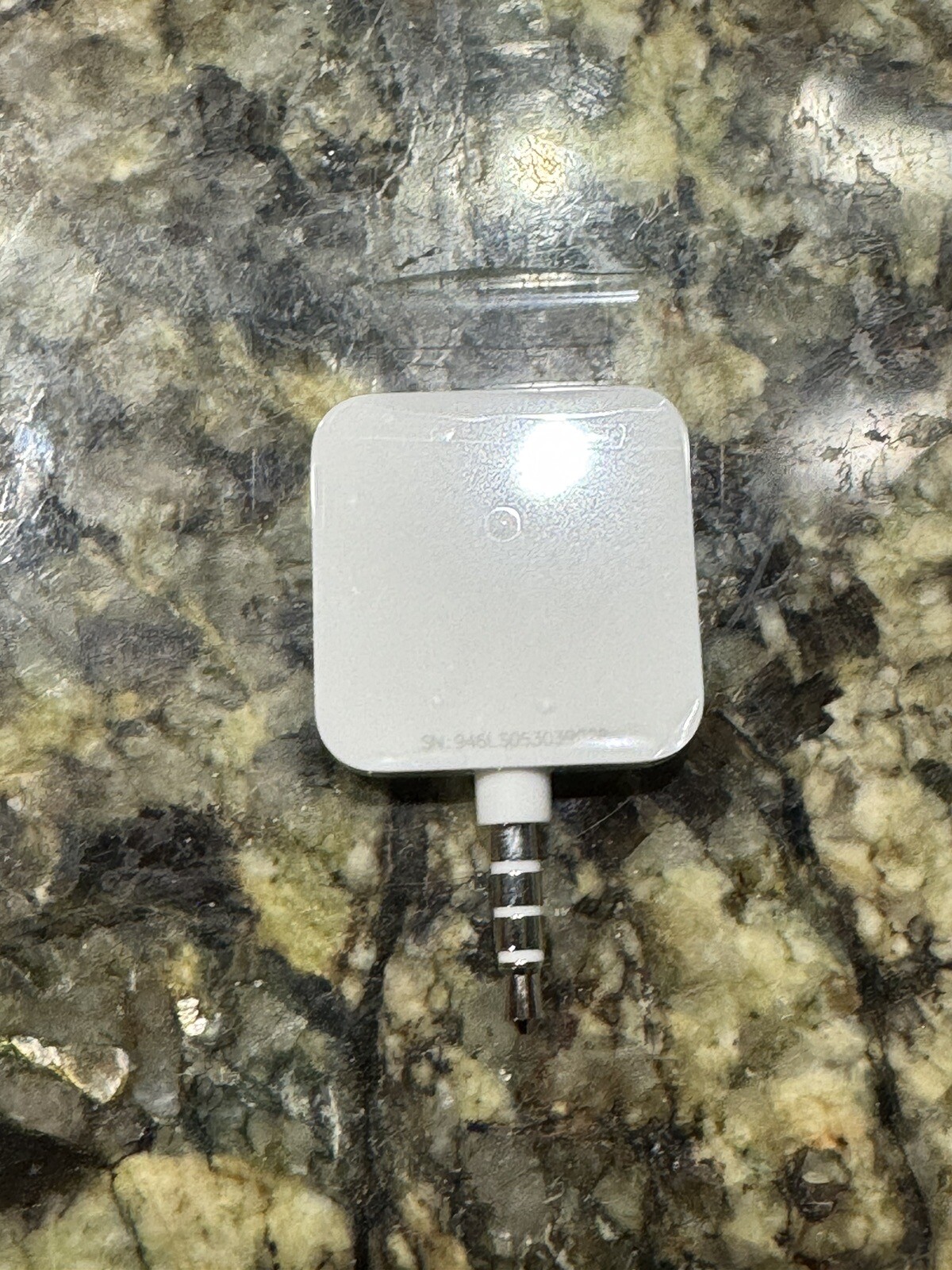 Square A-PKG-0206-01 Credit Debit Card Reader – White for Apple iPhone and…