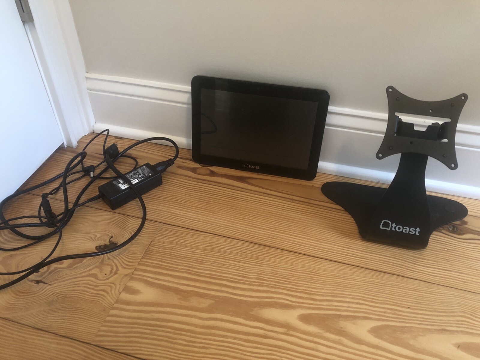 Toast POS Monitor Terminal ESY10i1 w/Stand MSM8960