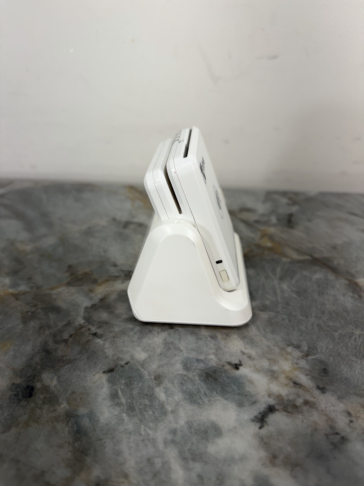 Clover Go RP457 A Contactless Chip Swipe Card Reader White With Charging Dock