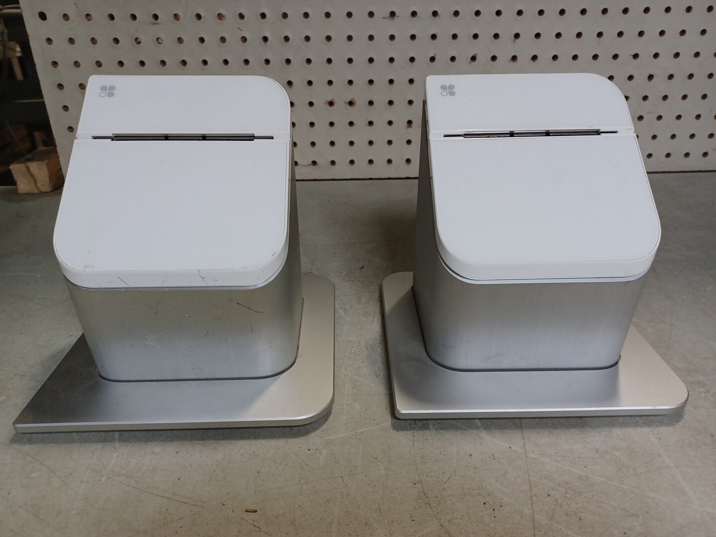 CLOVER C100 13″ Touch Screen POS System and 2x P100 Receipt Printers – UNTESTED
