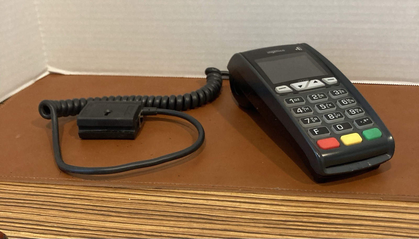 Ingenico iCT250 Credit Card Terminal Reader ICT250-01P1100H With Adapter