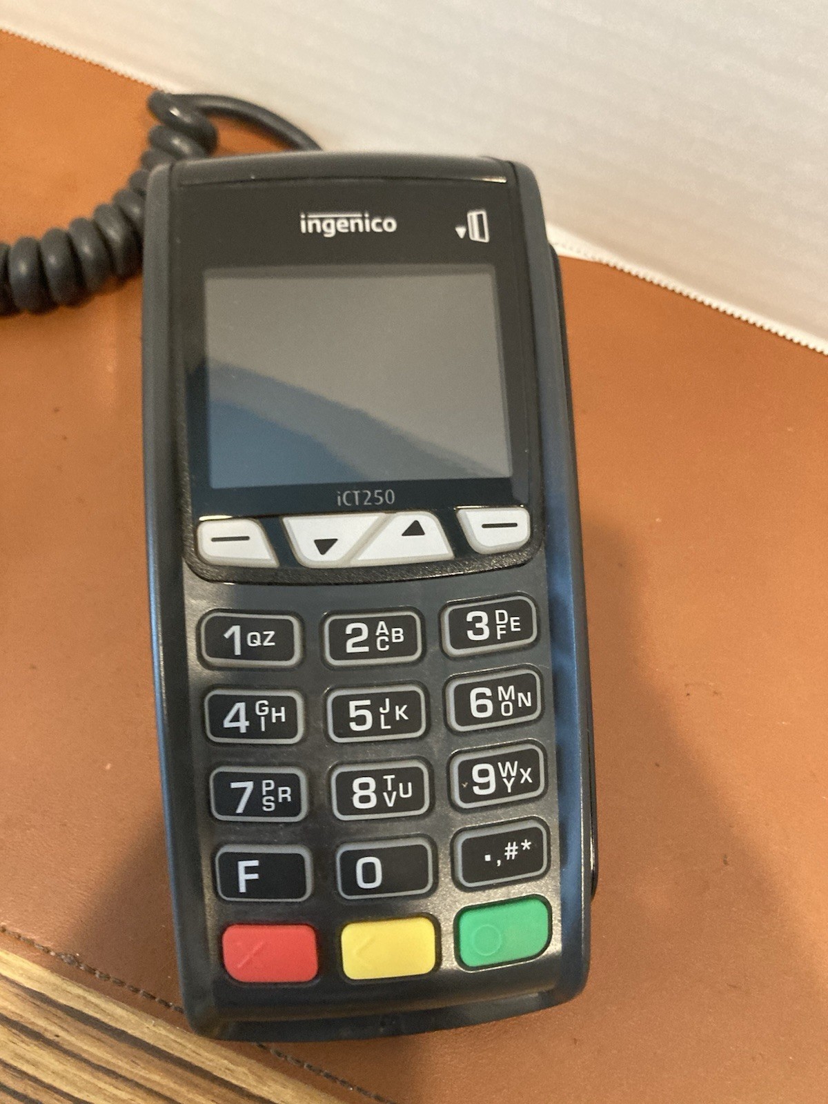 Ingenico iCT250 Credit Card Terminal Reader ICT250-01P1100H With Adapter