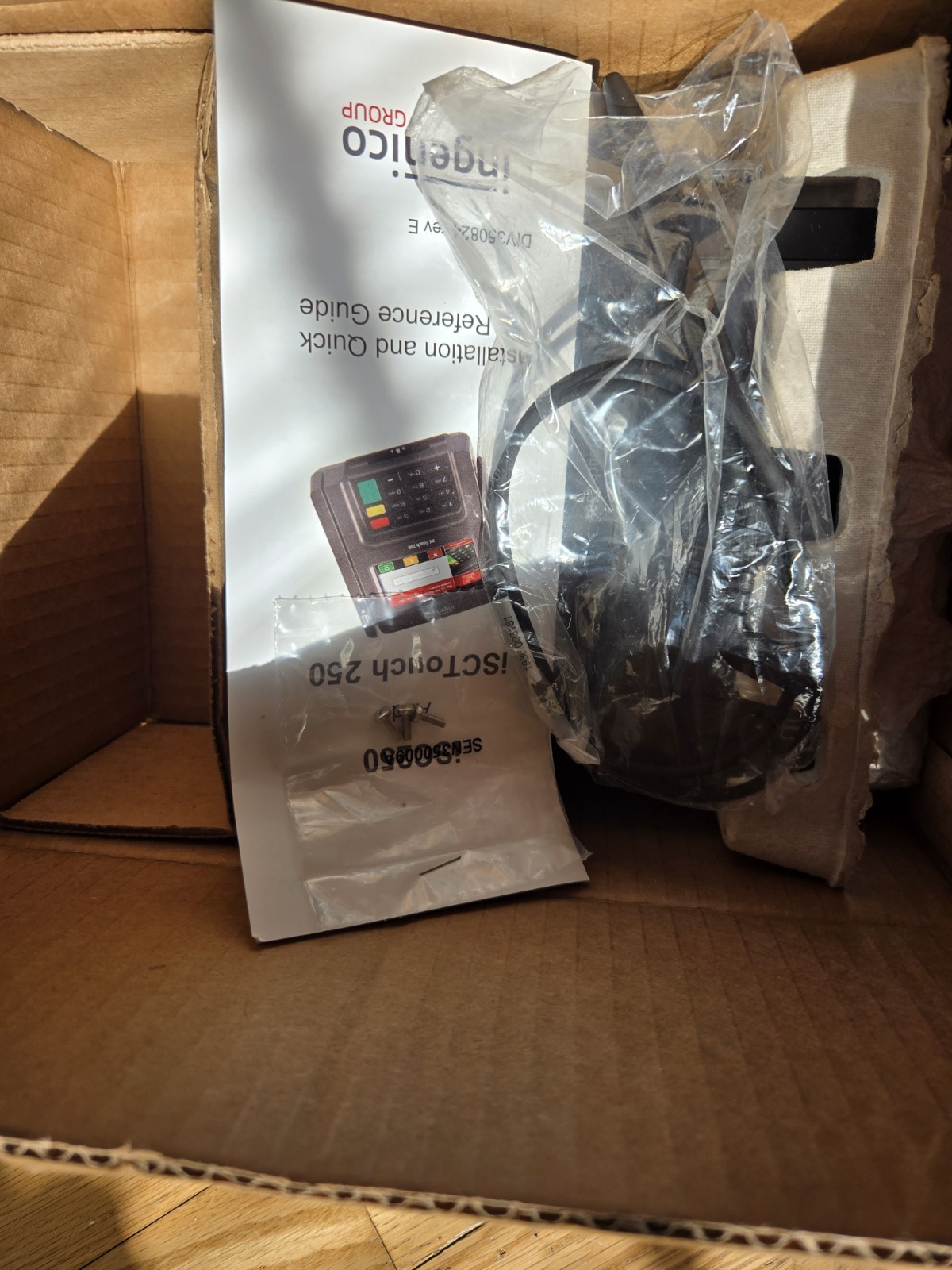 Ingenico ISC250 POS Touch/Payment Credit Card Terminal/Signature. NIB