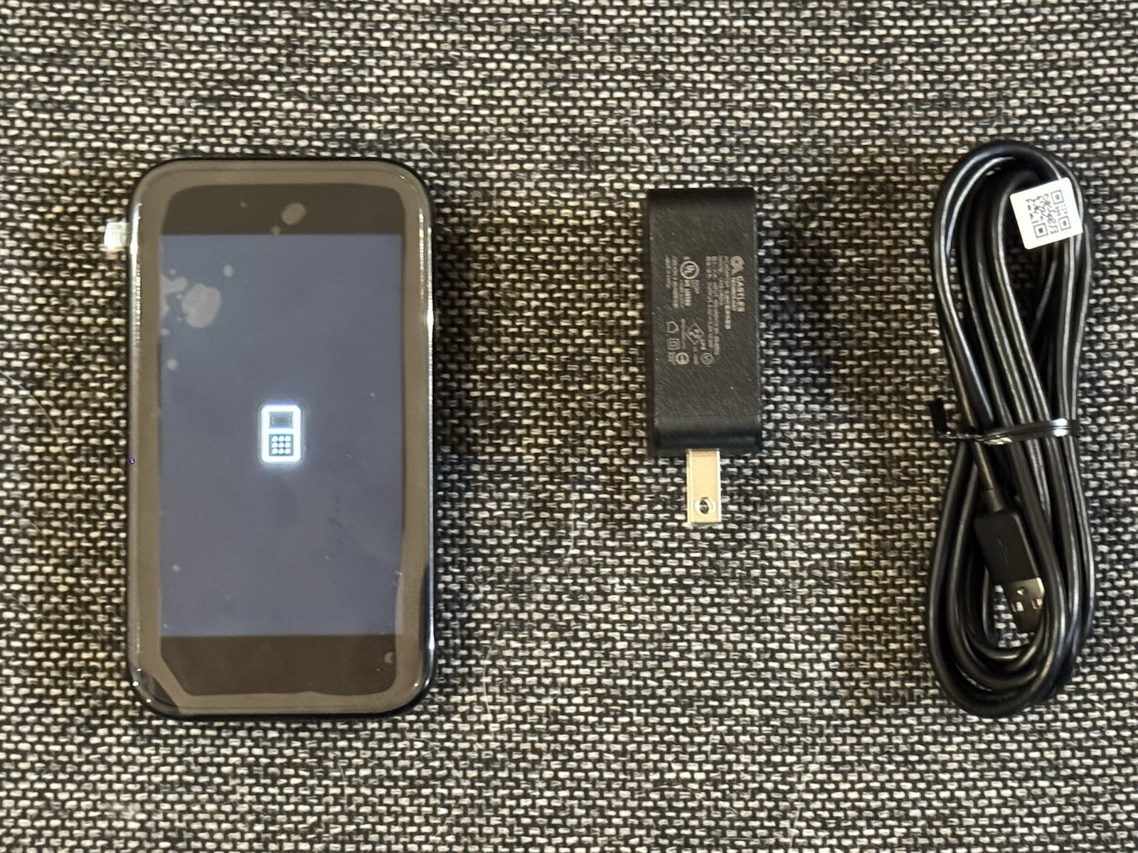 Adyen AMS1 Point of Sale Credit Card Terminal Wireless w/Charger 10517006 S1AMS1
