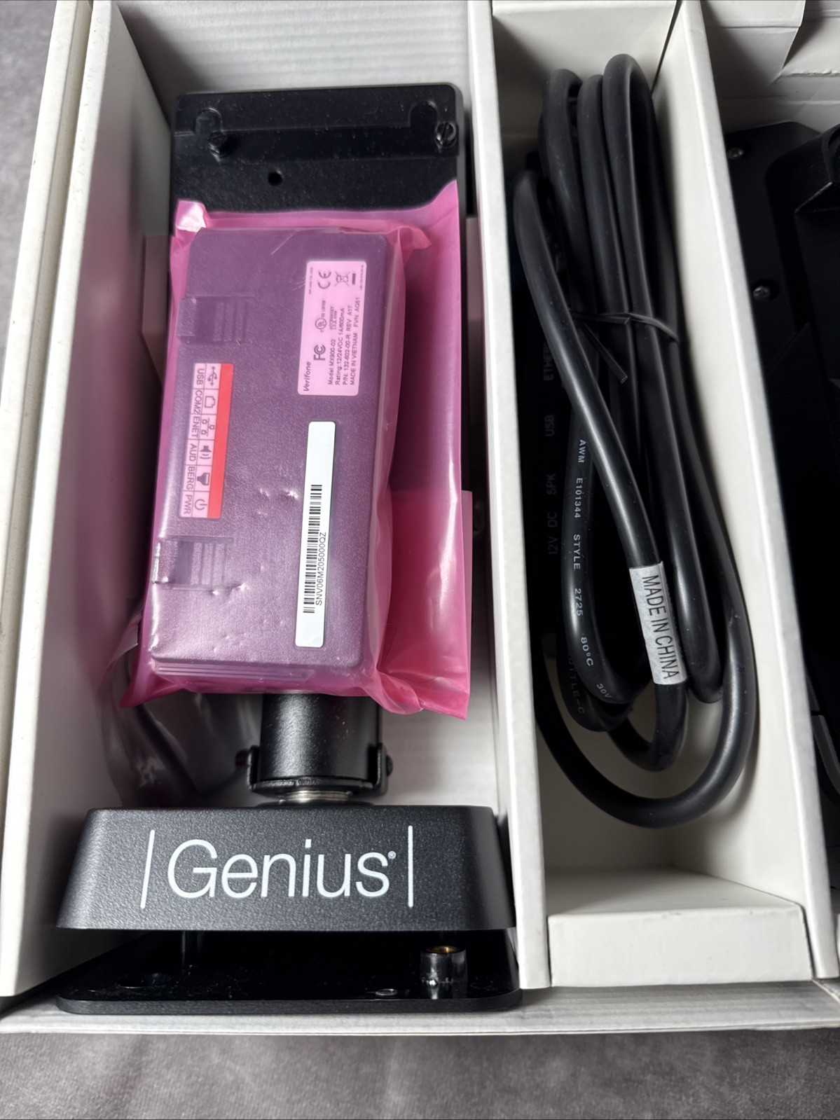 NEW Genius by Cayan Verifone MX925 Credit Card Terminal With Stand Welcome Kit