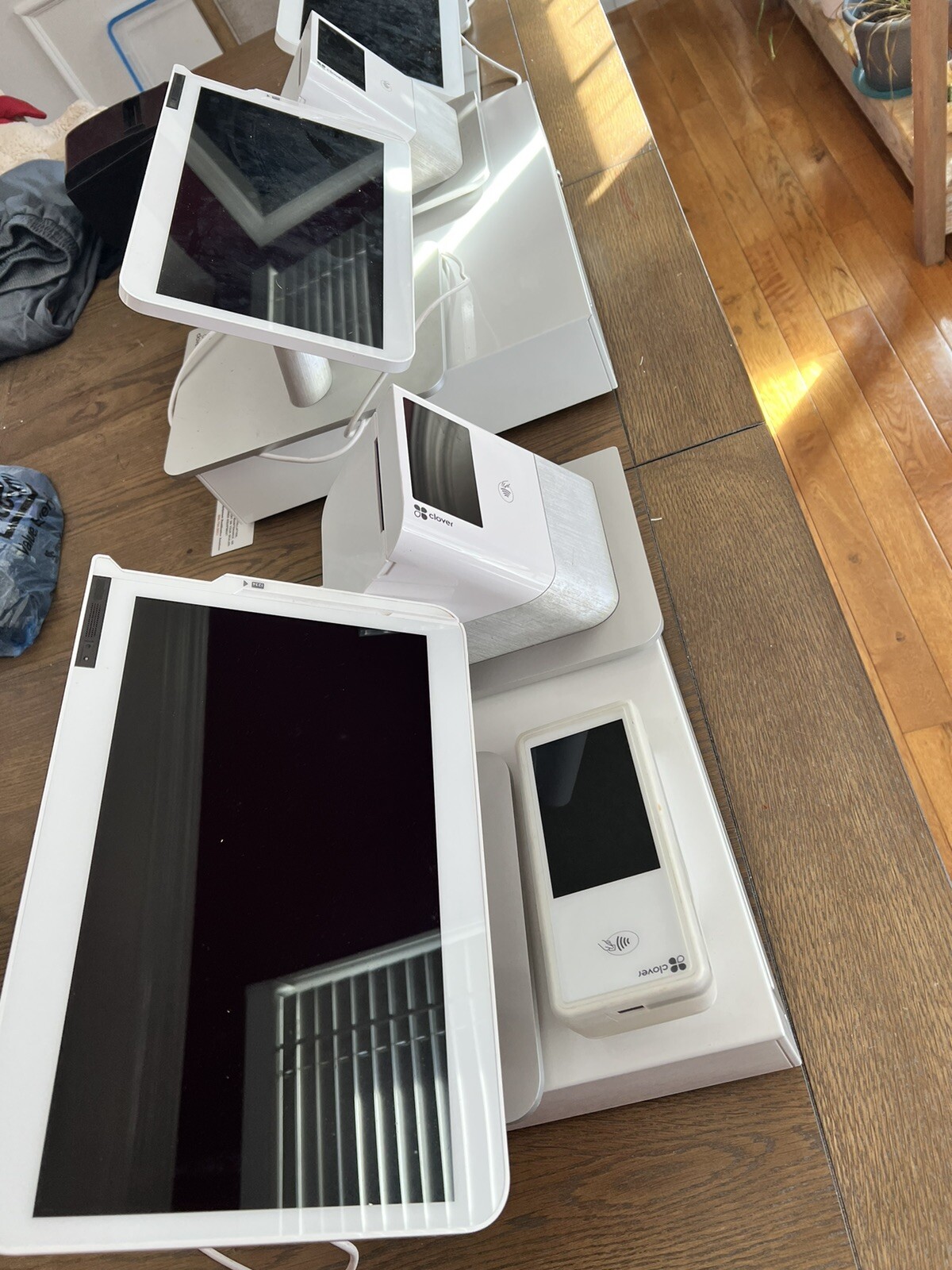 Clover Station POS System Apple-Pay-EMV-Printer- Cash Drawer And Clover Mini