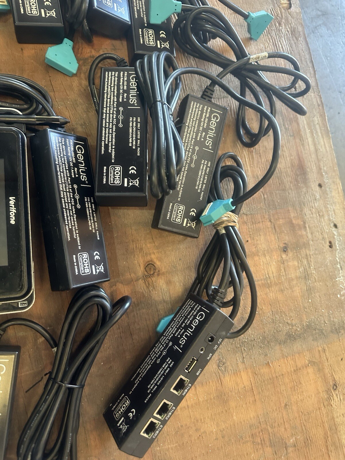 Lot 9 VERIFONE MX915 TERMINAL+ GENIUS CUSTOMER ENGAGEMENT PLATFORM + 2 Adapters