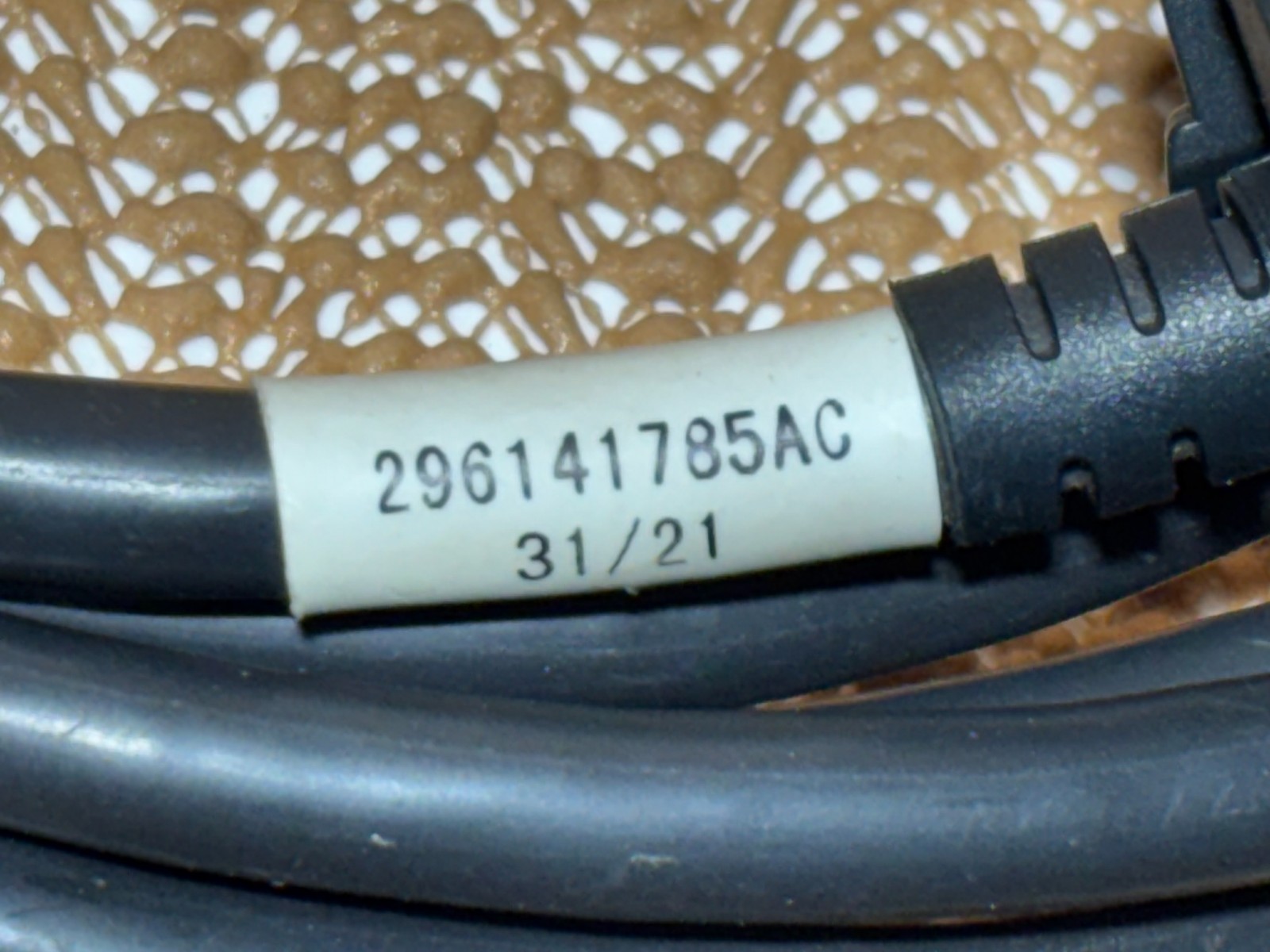 OEM Ingenico Com Box 296149398AC w/HDMI to Display Port AC Adapter included