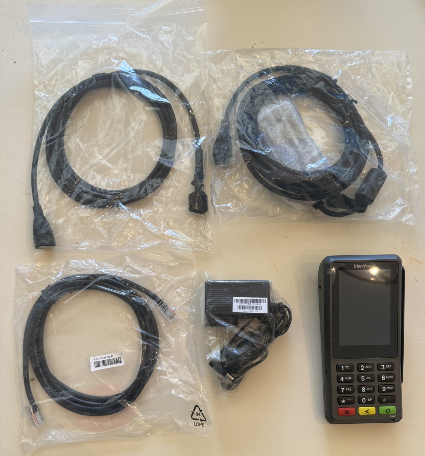 Verifone P400 Plus M435-003-04-NAB-5 Kit New with Cords in photo