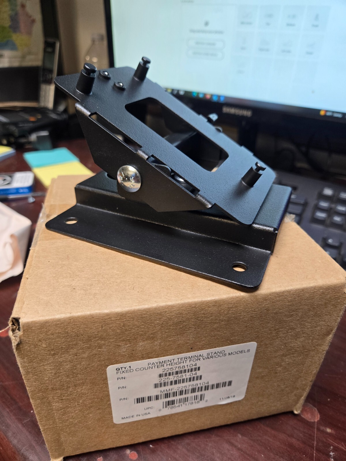 POS Secured Payment Terminal Counter Height Stand MMF 225758104 – Equinox