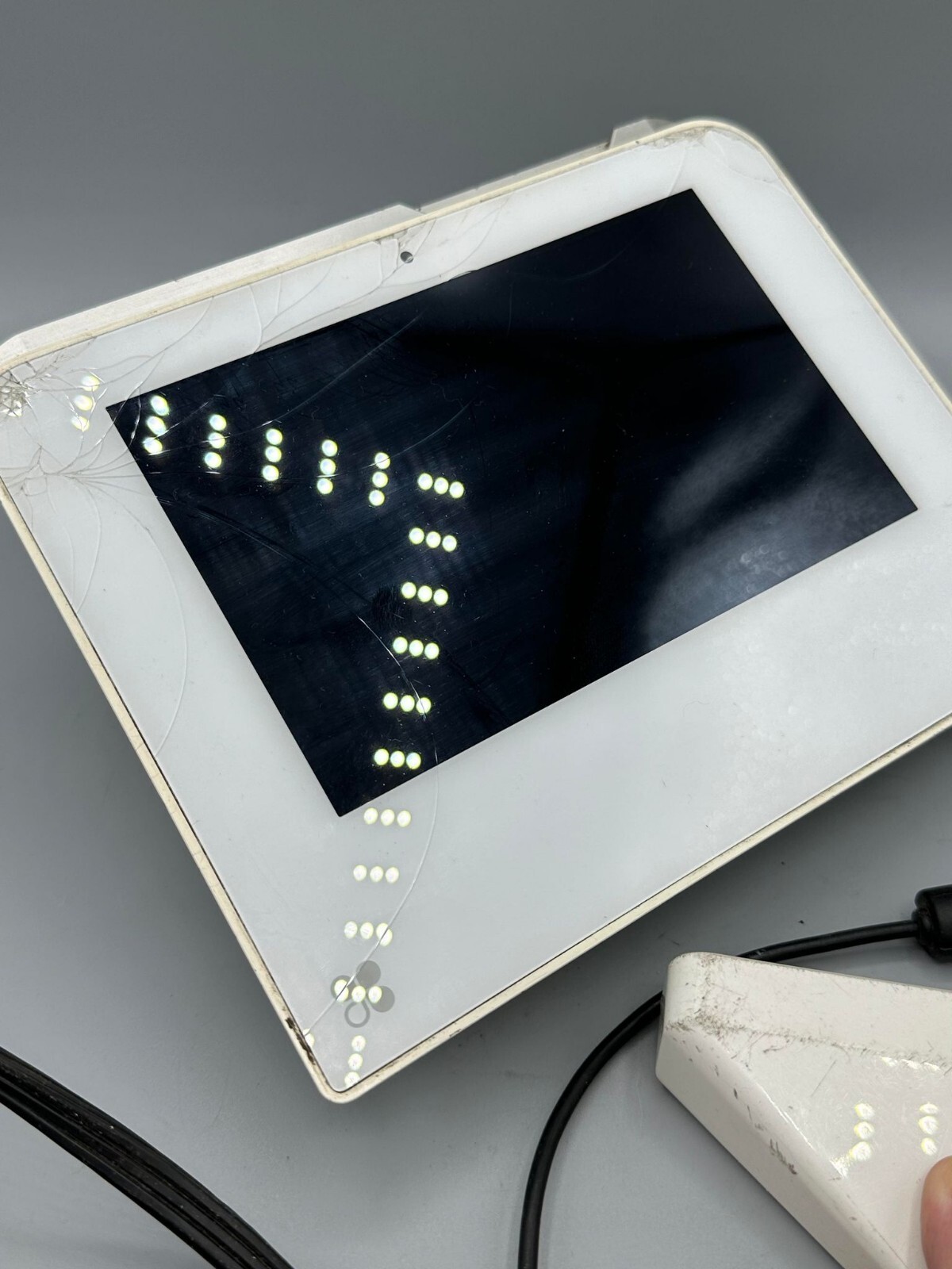 Clover POS System (WORKS – CRACKED SCREEN)