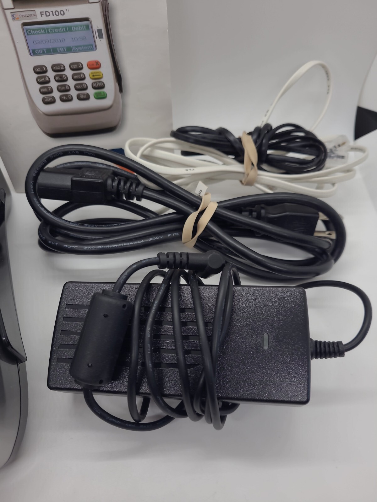 First Data FD100ti Credit Card Terminal Powers On – Untested