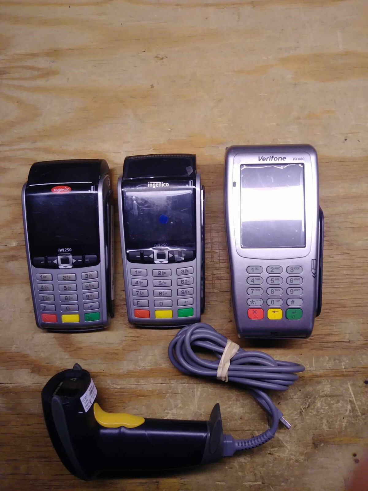 INGENICO IWL250 & VERIFONE VX 680 LOT WIRELESS CREDIT CARD READER MAKE OFFER