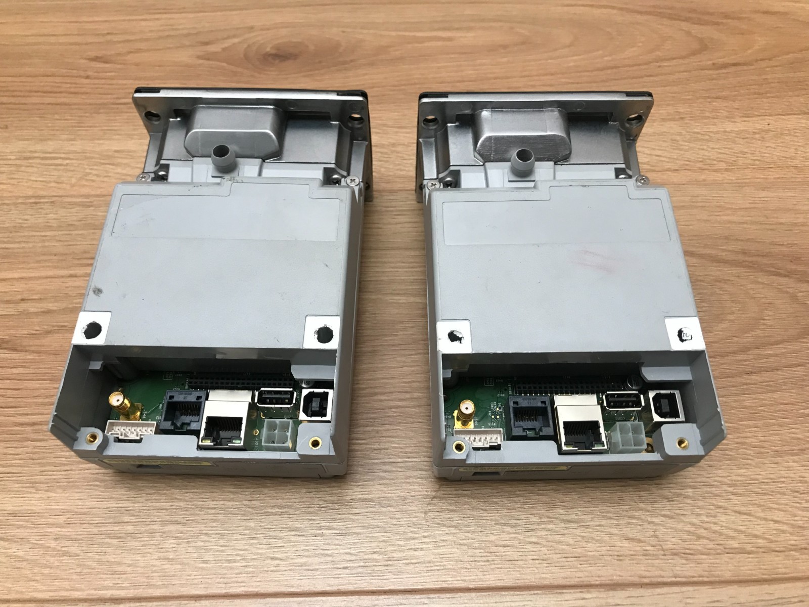 2x VERIFONE UX300 CREDIT CARD READER b32ux400ctls UNTESTED