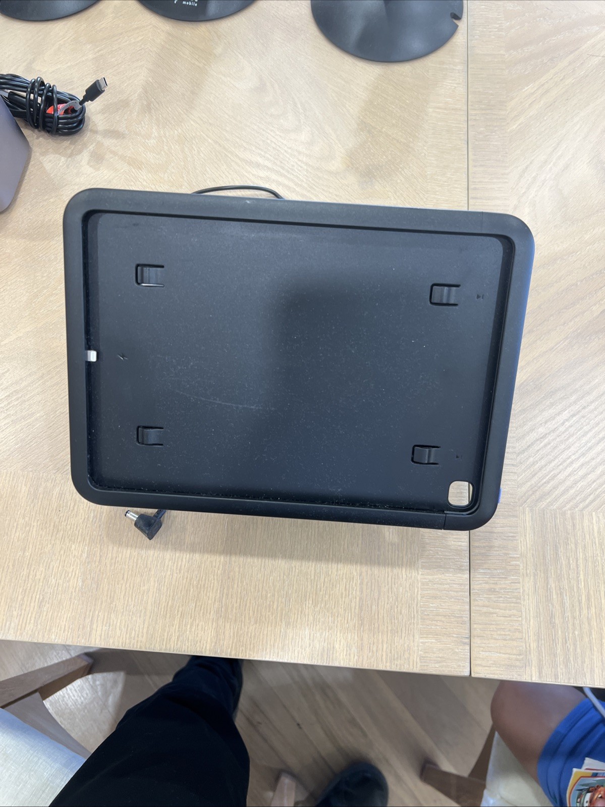 Shopify POs Doc Station For iPads Charging Hold ￼