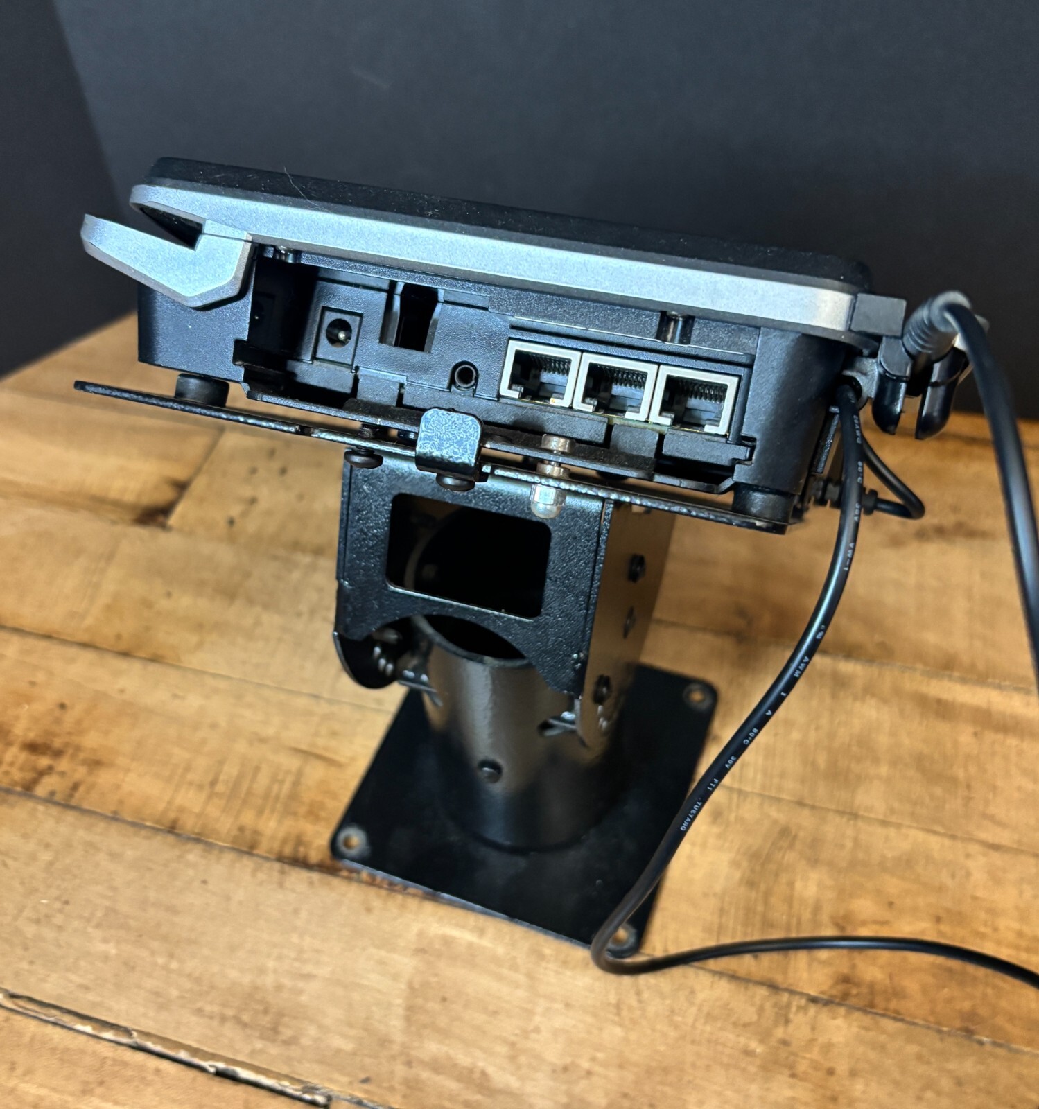 VeriFone MX 915 Card Terminal with swivel stand base (E)