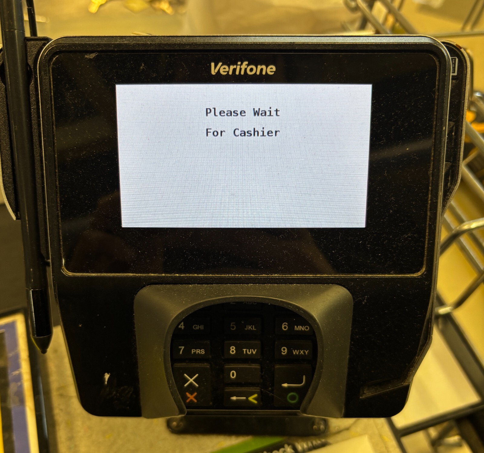VeriFone MX 915 Card Terminal with swivel stand base (A)